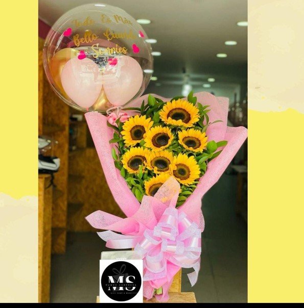 Ramillete de girasoles y globo